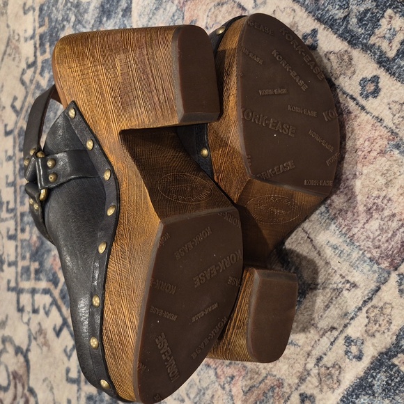 7/7.5 Kork-Ease Carmella Platform Clog Heels in Dark Gray Leather & Brown Wood - Picture 7 of 14